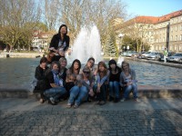 /album/studencka-galeria1/kawa%c5%82ek%20grupy%203%20ewiwp%20przy%20szczeci%c5%84skiej%20fontannie-jpg/